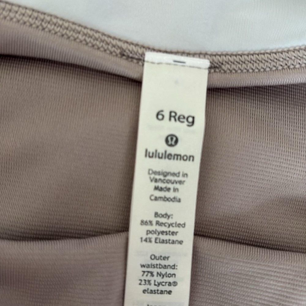 Lululemon speed up Shorts - Picture 4 of 4